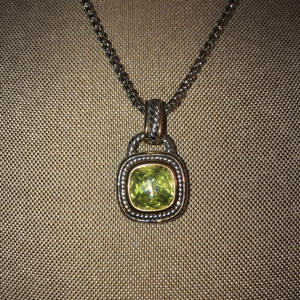 jewelry Periodite and silver necklace